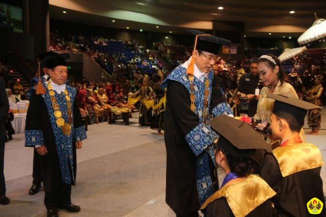 Unpas Mewisuda 2.527 Lulusan Gelombang I Tahun Akademik 2018-2019